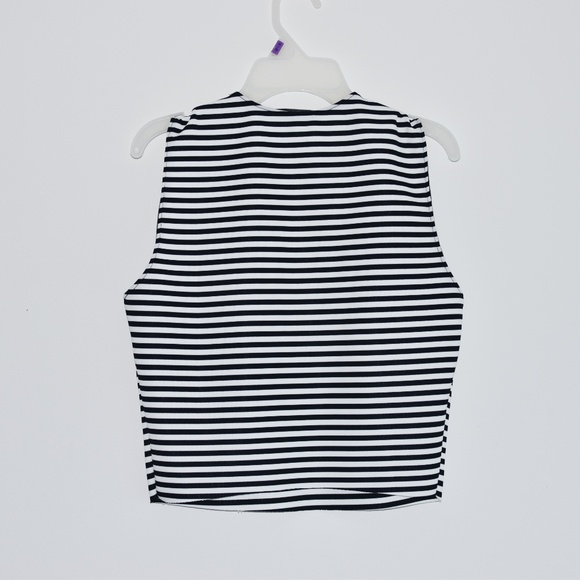 Black & White striped low v-neck crop top - Picture 3 of 3